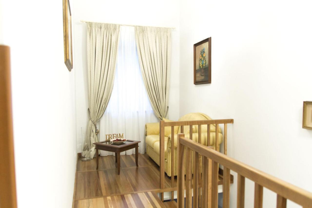 Serena Rooms Solofra Екстериор снимка